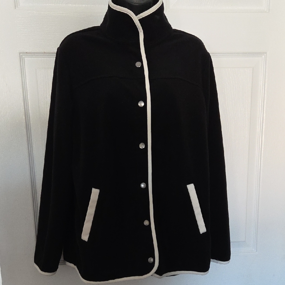 Susan Graver Weekend Snap Up Fleece, Black and White, Medium